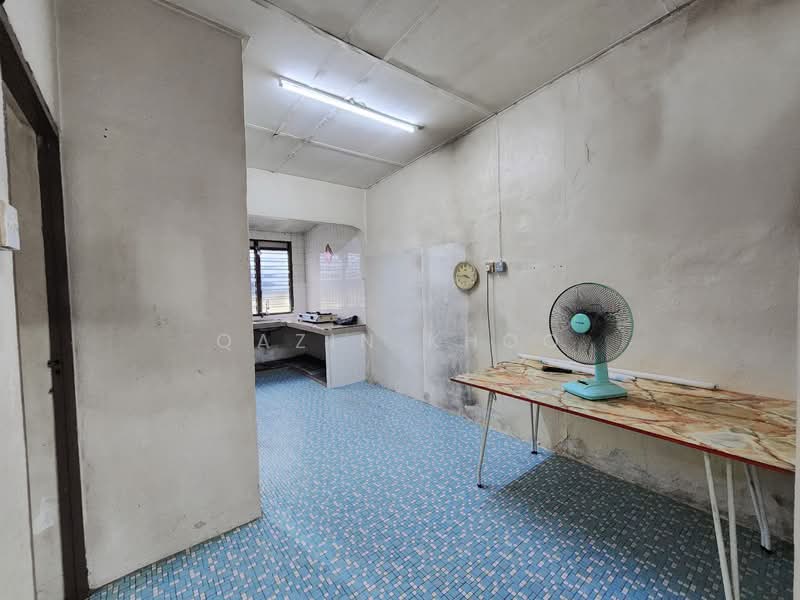 1-storey Terraced House for Sale in Kelebang (Ipoh) - Qazin Khoo - Kitchen - PropertyGuru.com.my