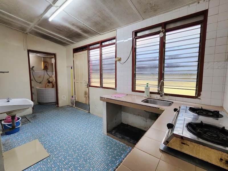1-storey Terraced House for Sale in Kelebang (Ipoh) - Qazin Khoo - Kitchen - PropertyGuru.com.my