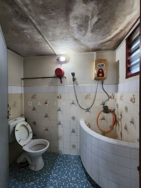 1-storey Terraced House for Sale in Kelebang (Ipoh) - Qazin Khoo - Bathroom - PropertyGuru.com.my