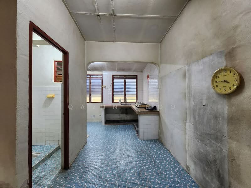 1-storey Terraced House for Sale in Kelebang (Ipoh) - Qazin Khoo - Kitchen - PropertyGuru.com.my