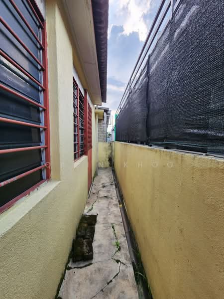 1-storey Terraced House for Sale in Kelebang (Ipoh) - Qazin Khoo - Exterior - PropertyGuru.com.my