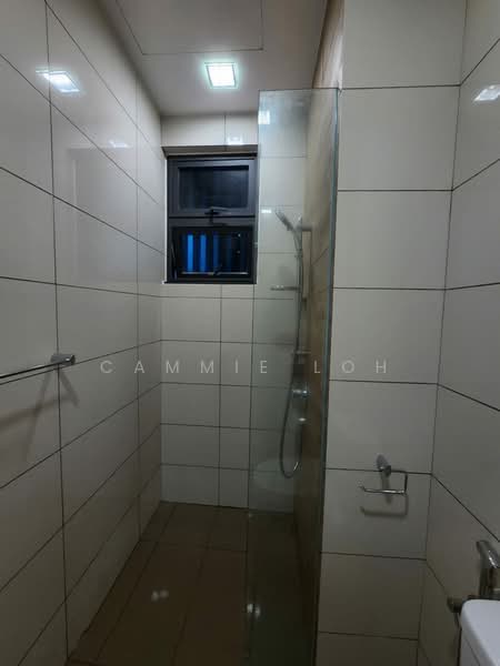 Servis Apartment untuk Disewa di Avara - Cammie Loh - Bathroom - PropertyGuru.com.my