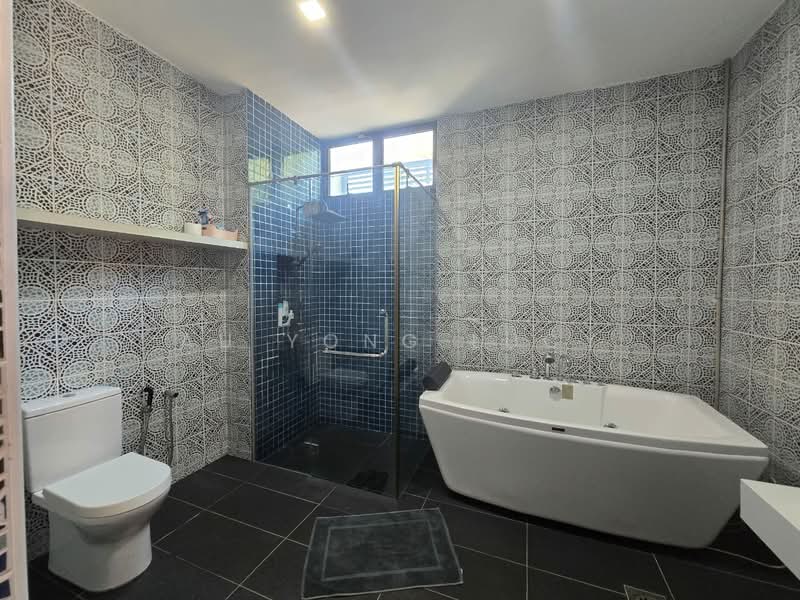 Cluster House for Sale in Senibong (Permas Jaya) - Au Yong Lucy - Bathroom - PropertyGuru.com.my