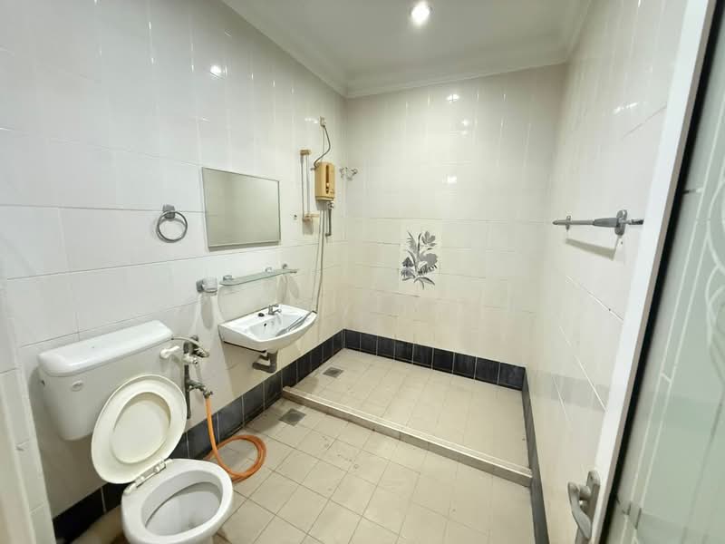 2-storey Terraced House for Sale in Taman Song Choon (Ipoh) - Ainsley Thong - Bathroom - PropertyGuru.com.my