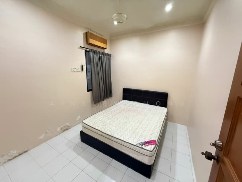 2-storey Terraced House for Sale in Taman Song Choon (Ipoh) - Ainsley Thong - Bedroom - PropertyGuru.com.my