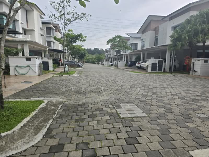 Rumah Berkembar untuk Dijual di Taman Equine (Seri Kembangan) - Grace Tan - PropertyGuru.com.my