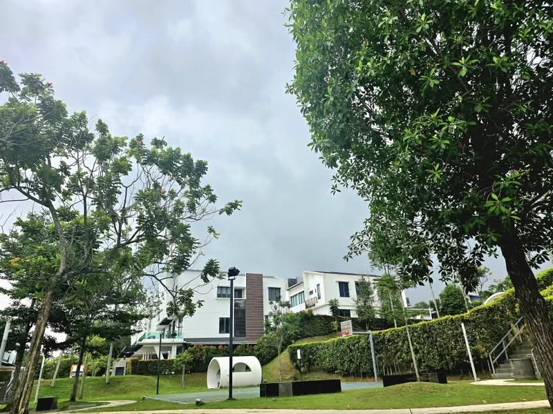 Rumah Berkembar untuk Dijual di Taman Equine (Seri Kembangan) - Grace Tan - PropertyGuru.com.my