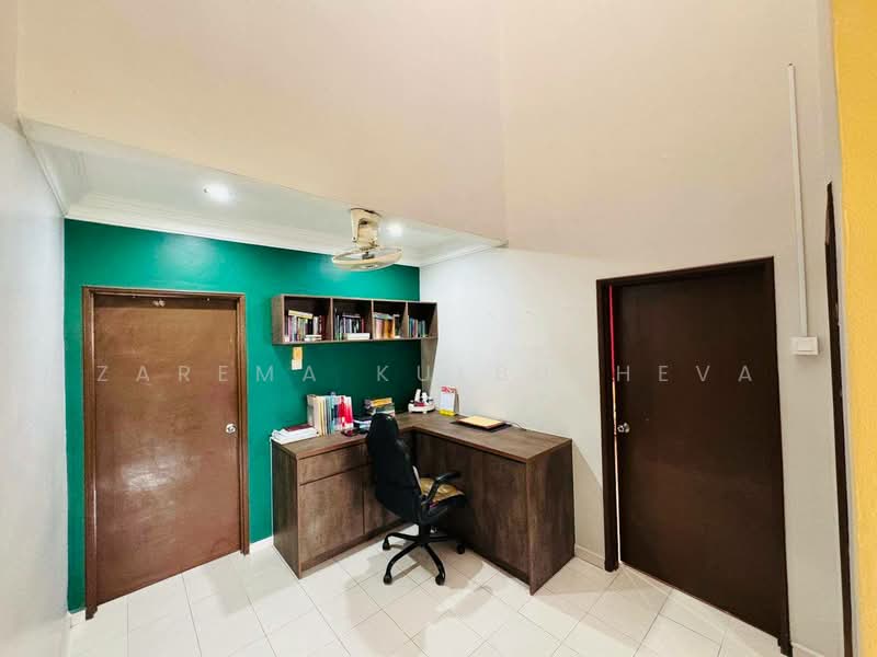Rumah Teres 2 Tingkat untuk Dijual di Seksyen 23 (Shah Alam) - Zarema Kulbuzheva - Study - PropertyGuru.com.my