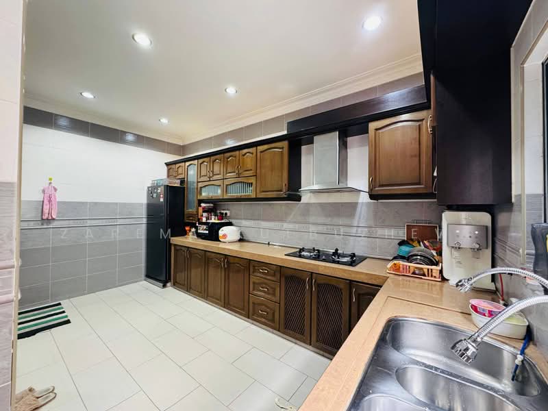 Rumah Teres 2 Tingkat untuk Dijual di Seksyen 23 (Shah Alam) - Zarema Kulbuzheva - Kitchen - PropertyGuru.com.my