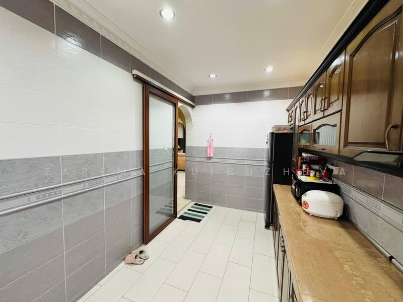 Rumah Teres 2 Tingkat untuk Dijual di Seksyen 23 (Shah Alam) - Zarema Kulbuzheva - Kitchen - PropertyGuru.com.my