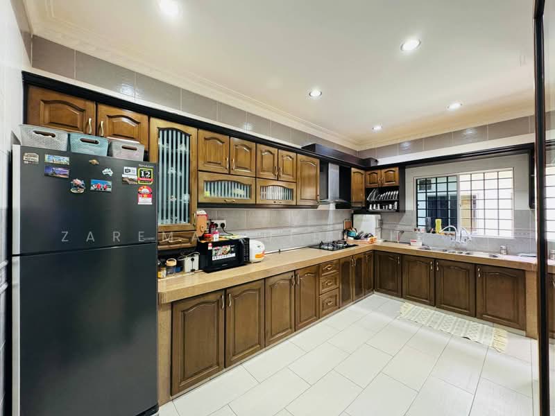 Rumah Teres 2 Tingkat untuk Dijual di Seksyen 23 (Shah Alam) - Zarema Kulbuzheva - Kitchen - PropertyGuru.com.my