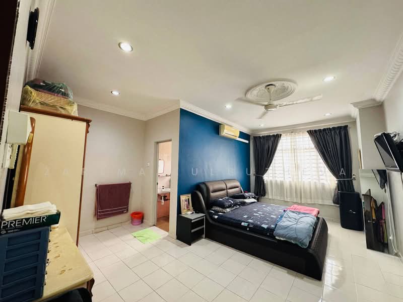 Rumah Teres 2 Tingkat untuk Dijual di Seksyen 23 (Shah Alam) - Zarema Kulbuzheva - Bedroom - PropertyGuru.com.my