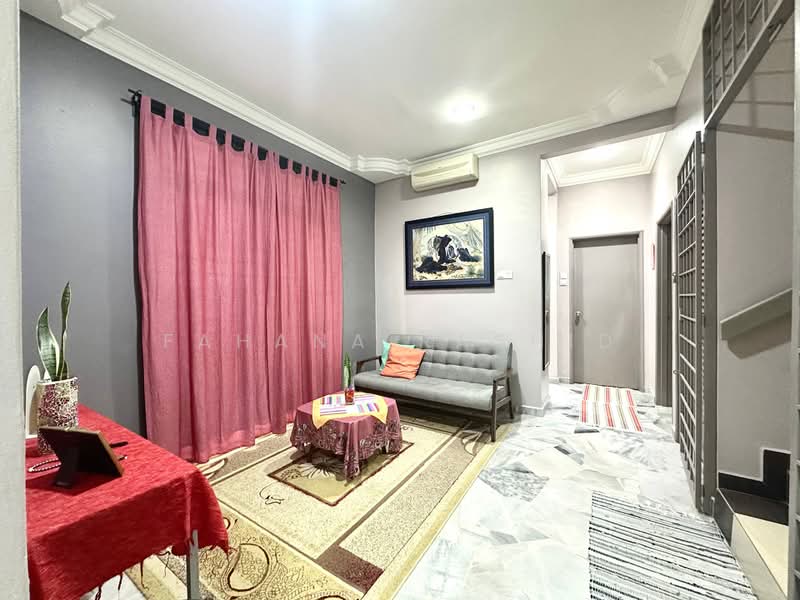 Rumah Banglo untuk Dijual di Bukit Beruntung (Serendah) - Fahana Rashid - Living Room - PropertyGuru.com.my