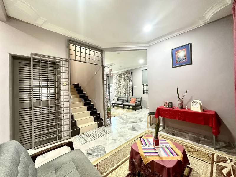 Rumah Banglo untuk Dijual di Bukit Beruntung (Serendah) - Fahana Rashid - Living Room - PropertyGuru.com.my