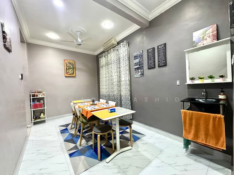 Rumah Banglo untuk Dijual di Bukit Beruntung (Serendah) - Fahana Rashid - Dining Room - PropertyGuru.com.my
