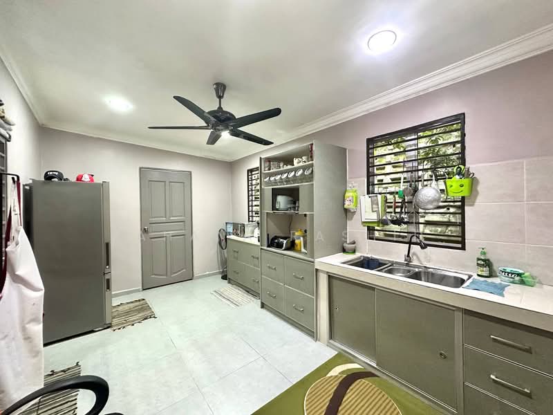 Rumah Banglo untuk Dijual di Bukit Beruntung (Serendah) - Fahana Rashid - Kitchen - PropertyGuru.com.my