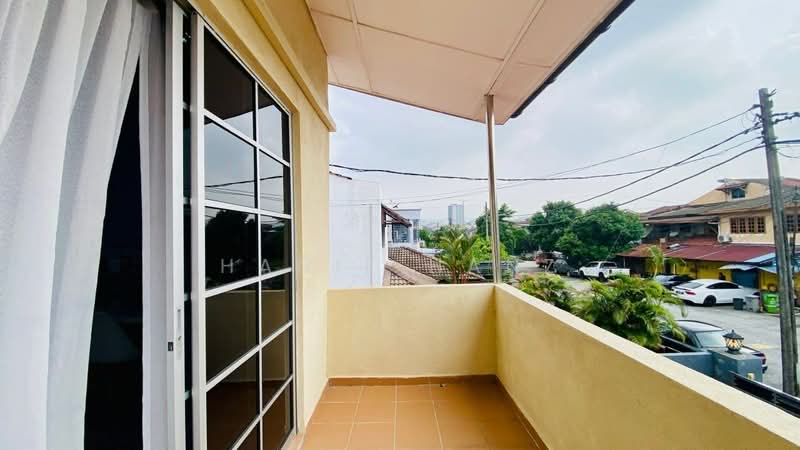 Rumah Berkembar untuk Dijual di Batu Caves (Selangor) - Hanif Hanz - Balcony - PropertyGuru.com.my