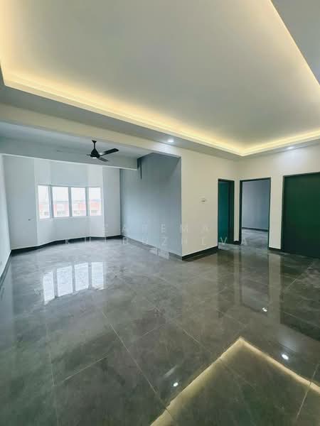 Pangsapuri untuk Dijual di Pangsapuri Mutiara Subang - Zarema Kulbuzheva - Living Room - PropertyGuru.com.my