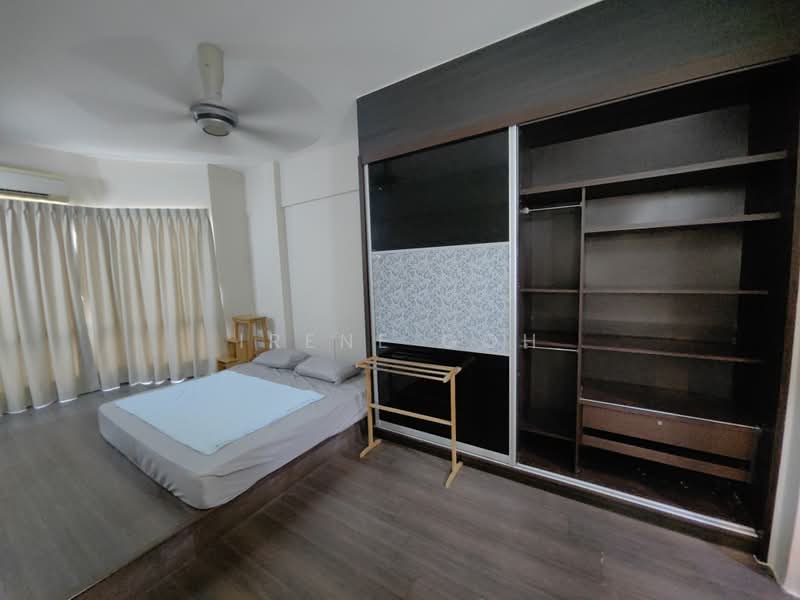 Kondominium untuk Dijual di Gold Coast Resort Condominium - Irene Goh - Bedroom - PropertyGuru.com.my