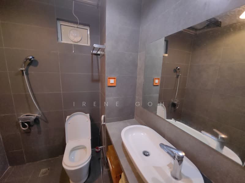 Kondominium untuk Dijual di Gold Coast Resort Condominium - Irene Goh - Bathroom - PropertyGuru.com.my