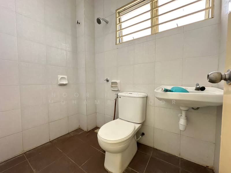 Townhouse for Sale in Taman Putra Perdana (Puchong) - Noor Hidayah Mohamad Noor - Bathroom - PropertyGuru.com.my