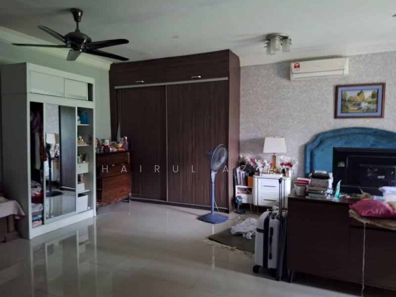 Rumah Banglo untuk Dijual di Seksyen 30 (Shah Alam) - Hairul Azmi - Master Bedroom - PropertyGuru.com.my