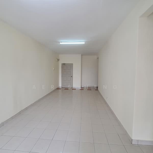 Kondominium untuk Dijual di Astaka Heights Apartments - Aeris Heng - Living Room - PropertyGuru.com.my
