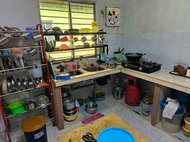 Rumah Teres 2 Tingkat untuk Dijual di Seksyen 19 (Shah Alam) - Hairul Azmi - Kitchen - PropertyGuru.com.my