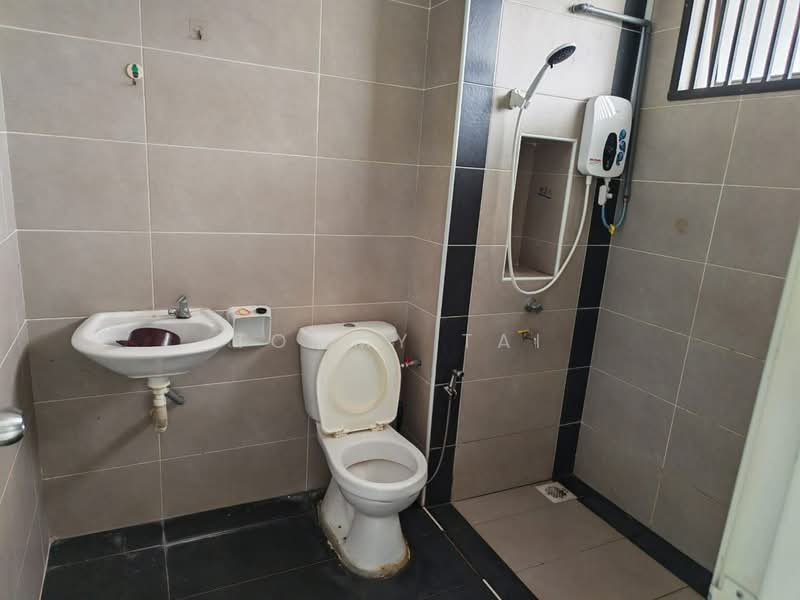 Rumah Teres 2 Tingkat untuk Dijual di Bandar Tiram (Ulu Tiram) - Tommy Tai - Bathroom - PropertyGuru.com.my