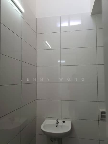 Rumah Teres untuk Disewa di Bandar Mahkota (Banting) - Jenny Wong - Bathroom - PropertyGuru.com.my