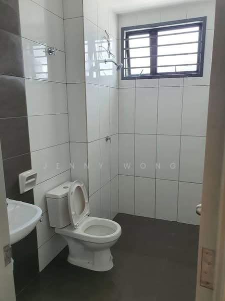 Rumah Teres untuk Disewa di Bandar Mahkota (Banting) - Jenny Wong - Bathroom - PropertyGuru.com.my