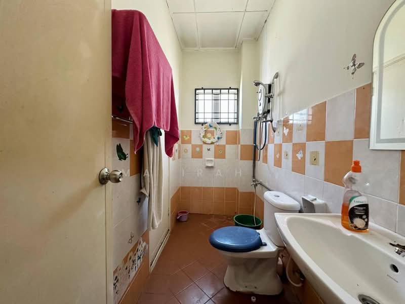 2-storey Terraced House for Sale in Taman Prima Saujana (Kajang) - Mahirah . - Bathroom - PropertyGuru.com.my