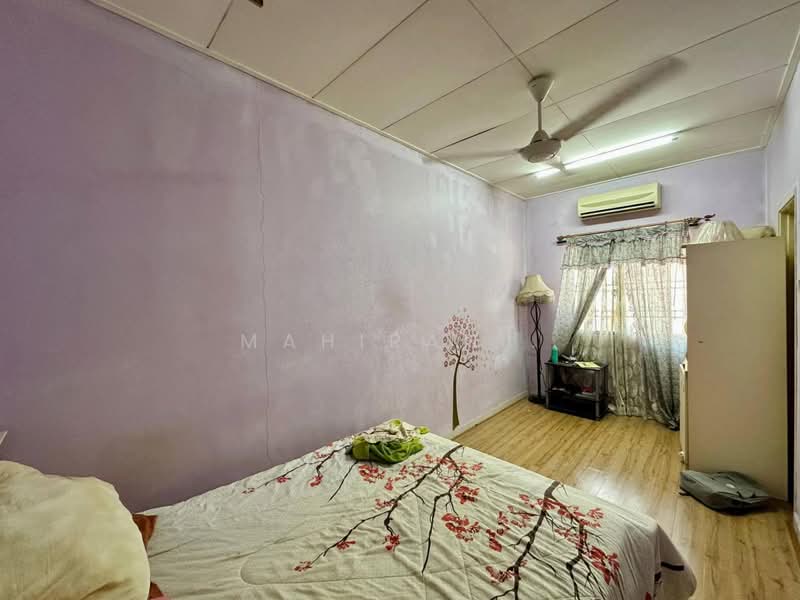 2-storey Terraced House for Sale in Taman Prima Saujana (Kajang) - Mahirah . - Bedroom - PropertyGuru.com.my