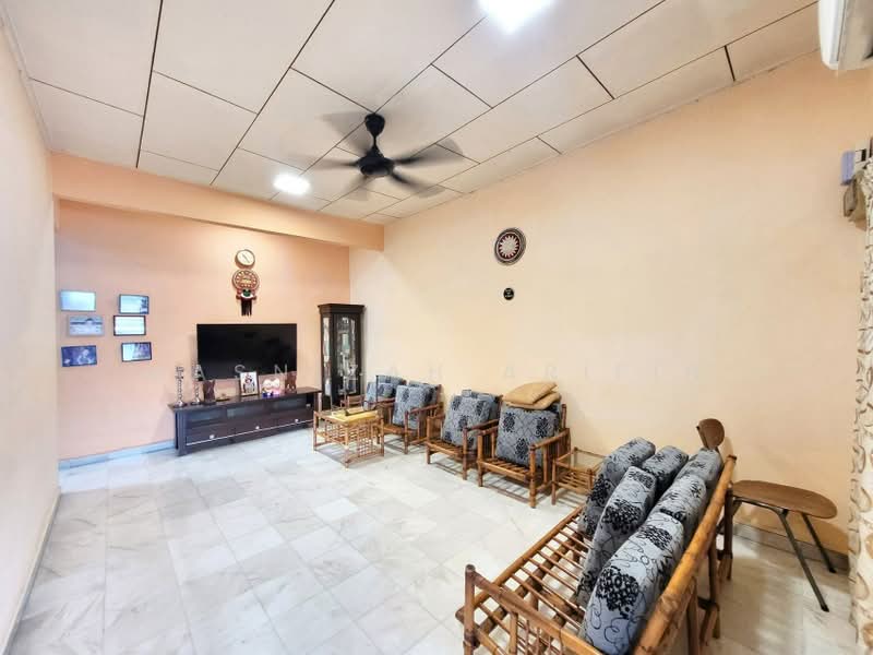 Rumah Teres 1 Tingkat untuk Dijual di Semenyih (Selangor) - Masnizah Arifin - Living Room - PropertyGuru.com.my
