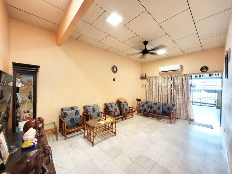 Rumah Teres 1 Tingkat untuk Dijual di Semenyih (Selangor) - Masnizah Arifin - Living Room - PropertyGuru.com.my