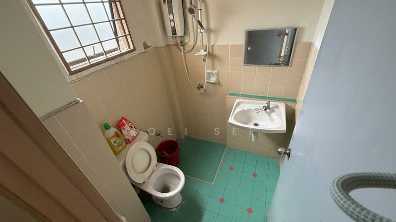 Pangsapuri untuk Dijual di Aman Puri Apartment - Koei See - Bathroom - PropertyGuru.com.my