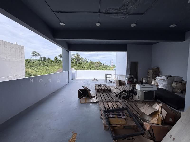 Semi-D Factory for Sale in Seri Kembangan (Selangor) - NoraFizah Gapar - Balcony - PropertyGuru.com.my