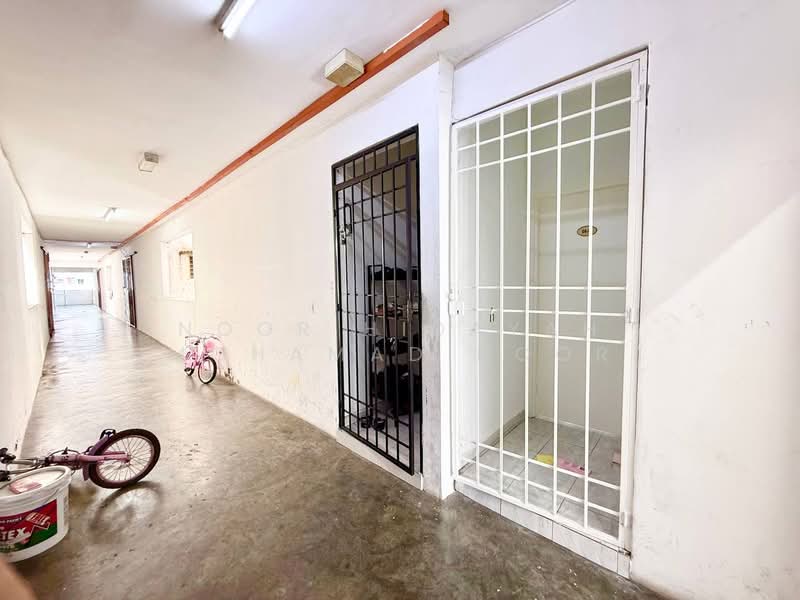 Apartment for Sale at Apartment Permai - Noor Hidayah Mohamad Noor - Corridor - PropertyGuru.com.my