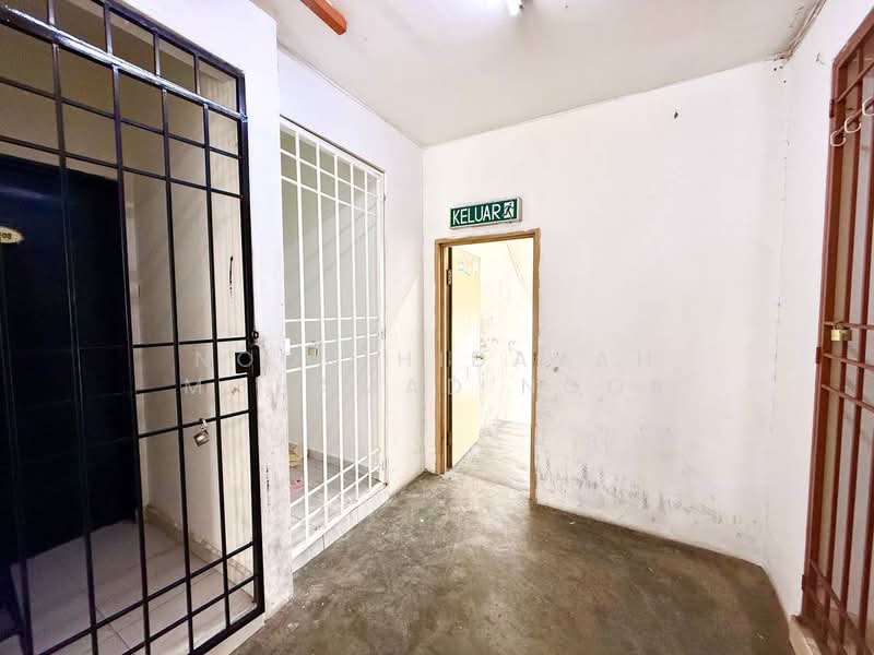 Apartment for Sale at Apartment Permai - Noor Hidayah Mohamad Noor - Corridor - PropertyGuru.com.my