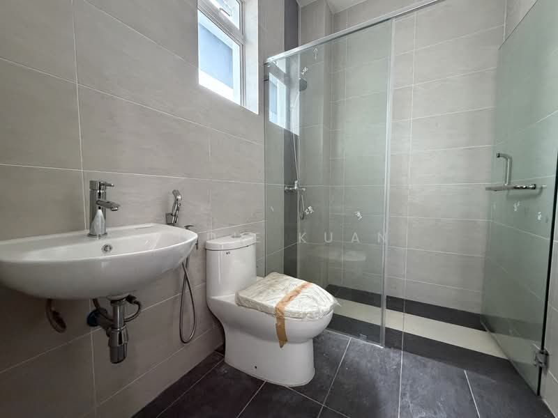 Cluster House for Sale in Ipoh (Perak) - Jodie Kuan - Bedroom 3 Ensuite Bathroom  - PropertyGuru.com.my