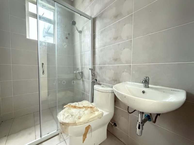 Cluster House for Sale in Ipoh (Perak) - Jodie Kuan - Guest Room Ensuite Bathroom - PropertyGuru.com.my