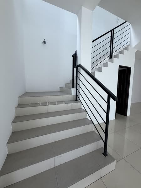 Cluster House for Sale in Ipoh (Perak) - Jodie Kuan - Wide Staircase - PropertyGuru.com.my