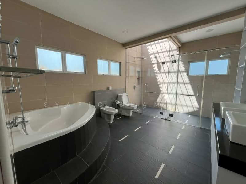 Rumah Banglo untuk Disewa di Ampang (Selangor) - Syafiq Shamroz - MasterBathroom - PropertyGuru.com.my