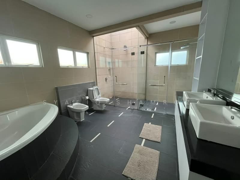 Rumah Banglo untuk Disewa di Ampang (Selangor) - Syafiq Shamroz - Bathroom - PropertyGuru.com.my
