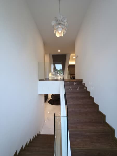 Rumah Banglo untuk Dijual di Seksyen 14 (Petaling Jaya) - Devamuthan Tamilarasan - Staircase - PropertyGuru.com.my