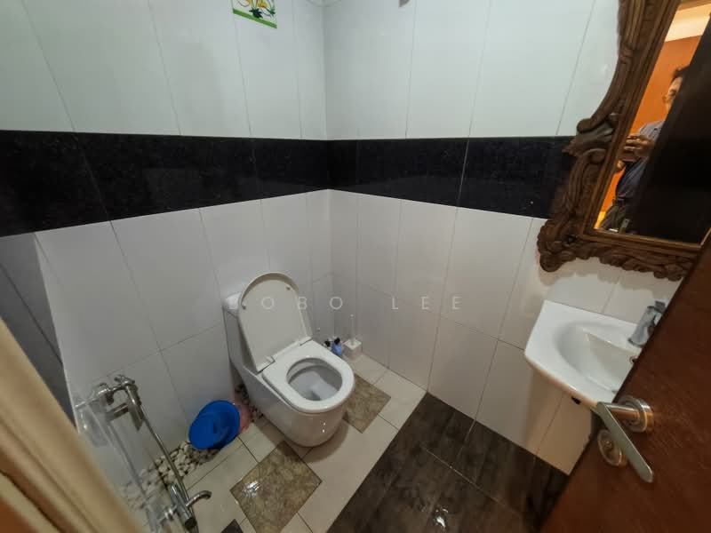 Semi-Detached House for Sale in Taman Overseas Union (Taman Oug) (Jalan Klang Lama (Old Klang Road)) - Bobo Lee - Bathroom - PropertyGuru.com.my