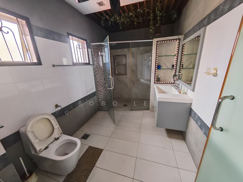 Semi-Detached House for Sale in Taman Overseas Union (Taman Oug) (Jalan Klang Lama (Old Klang Road)) - Bobo Lee - Bathroom - PropertyGuru.com.my