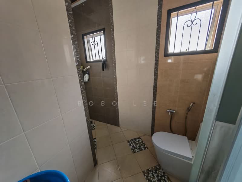 Semi-Detached House for Sale in Taman Overseas Union (Taman Oug) (Jalan Klang Lama (Old Klang Road)) - Bobo Lee - Bathroom - PropertyGuru.com.my