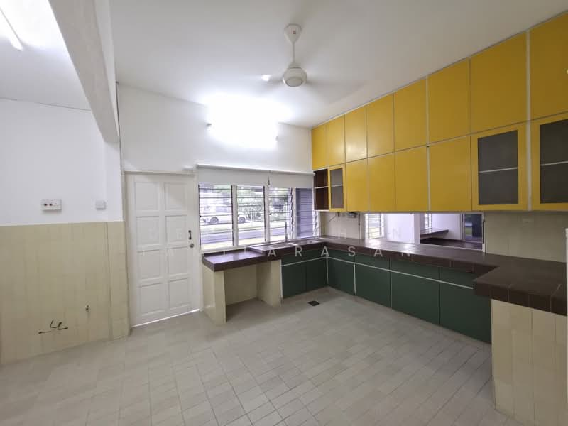 Rumah Banglo untuk Dijual di Seksyen 5 (Petaling Jaya) - Devamuthan Tamilarasan - Kitchen - PropertyGuru.com.my