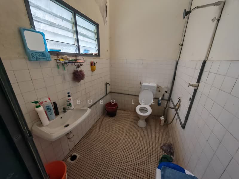 1-storey Terraced House for Sale in Jalan Klang Lama (Old Klang Road) (Kuala Lumpur) - Bobo Lee - Bathroom - PropertyGuru.com.my